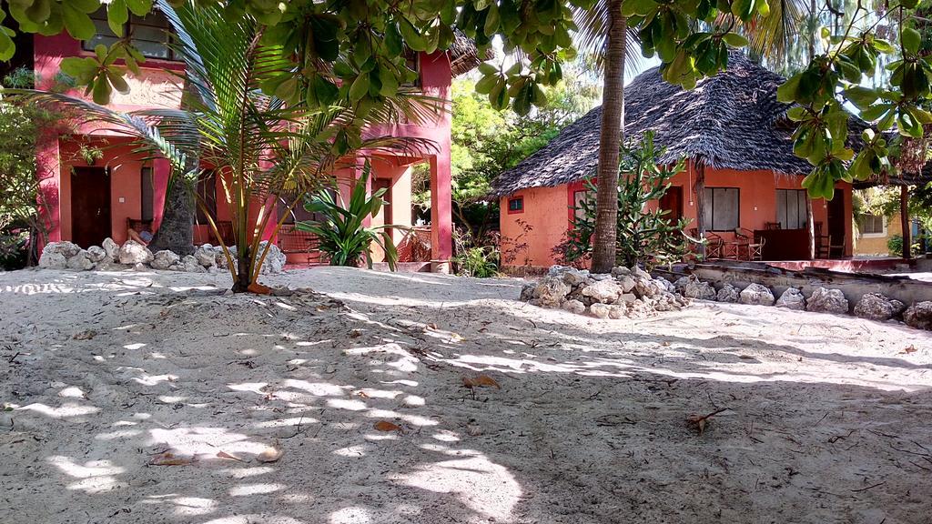 Hotel Twisted Palms & Restaurant Bwejuu