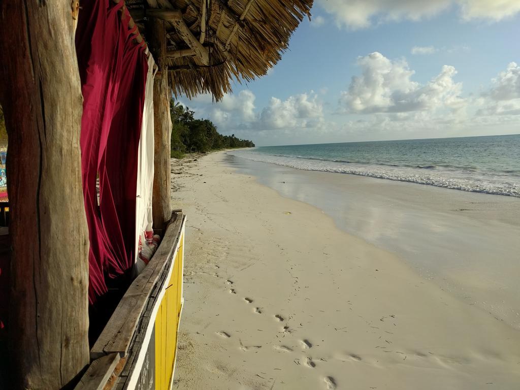Hotel Twisted Palms & Restaurant Bwejuu