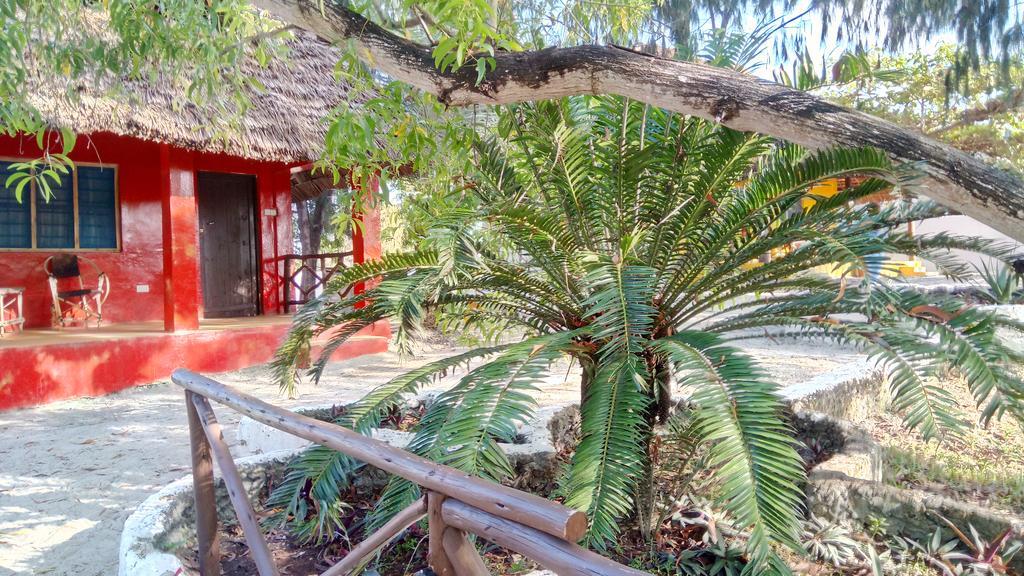 Twisted Palms & Restaurant Hotel