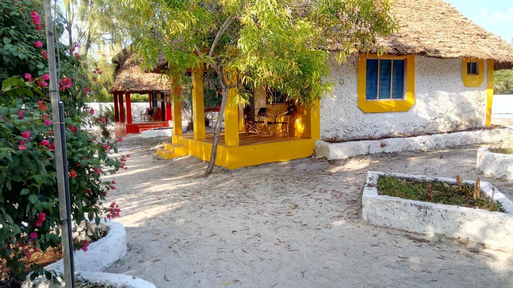 Hotel Twisted Palms & Restaurant Bwejuu