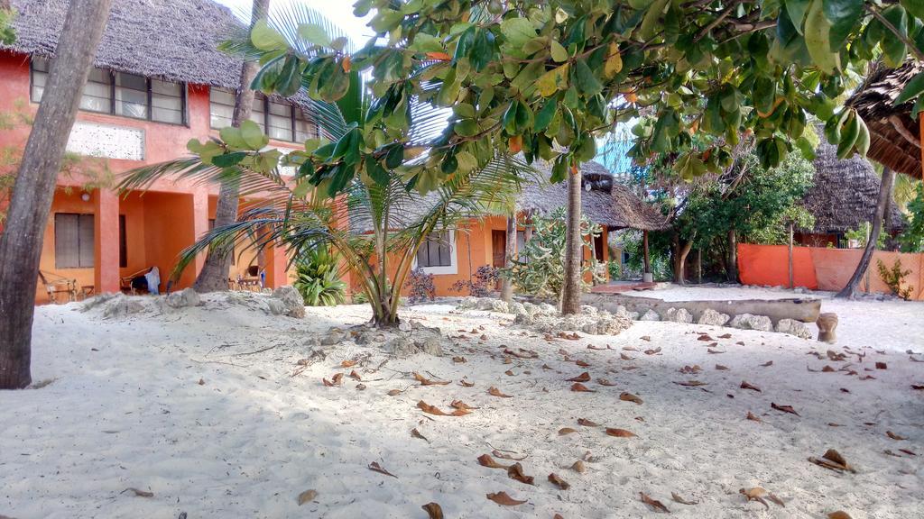 Hotel Twisted Palms & Restaurant Bwejuu