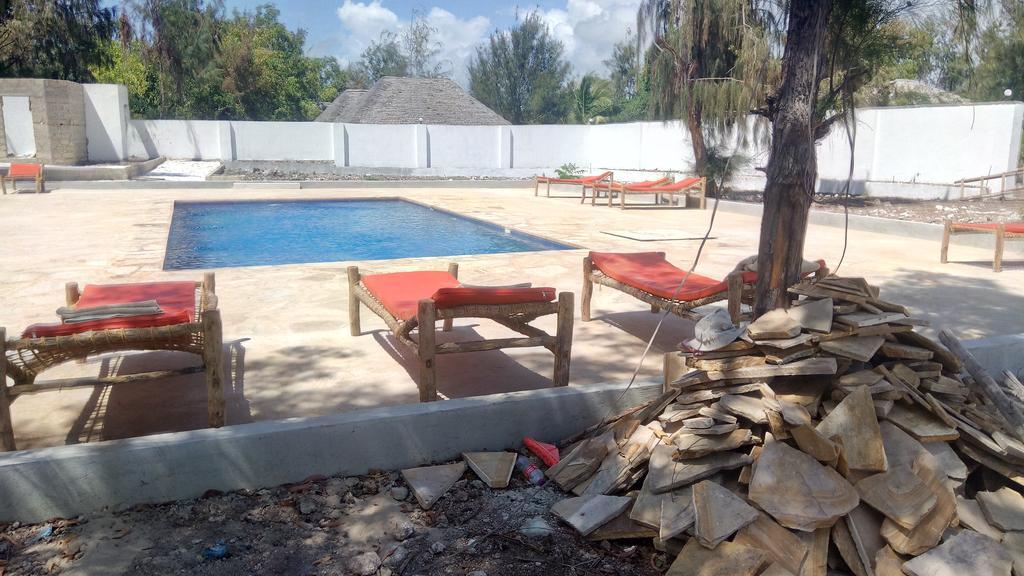Hotel Twisted Palms & Restaurant Bwejuu