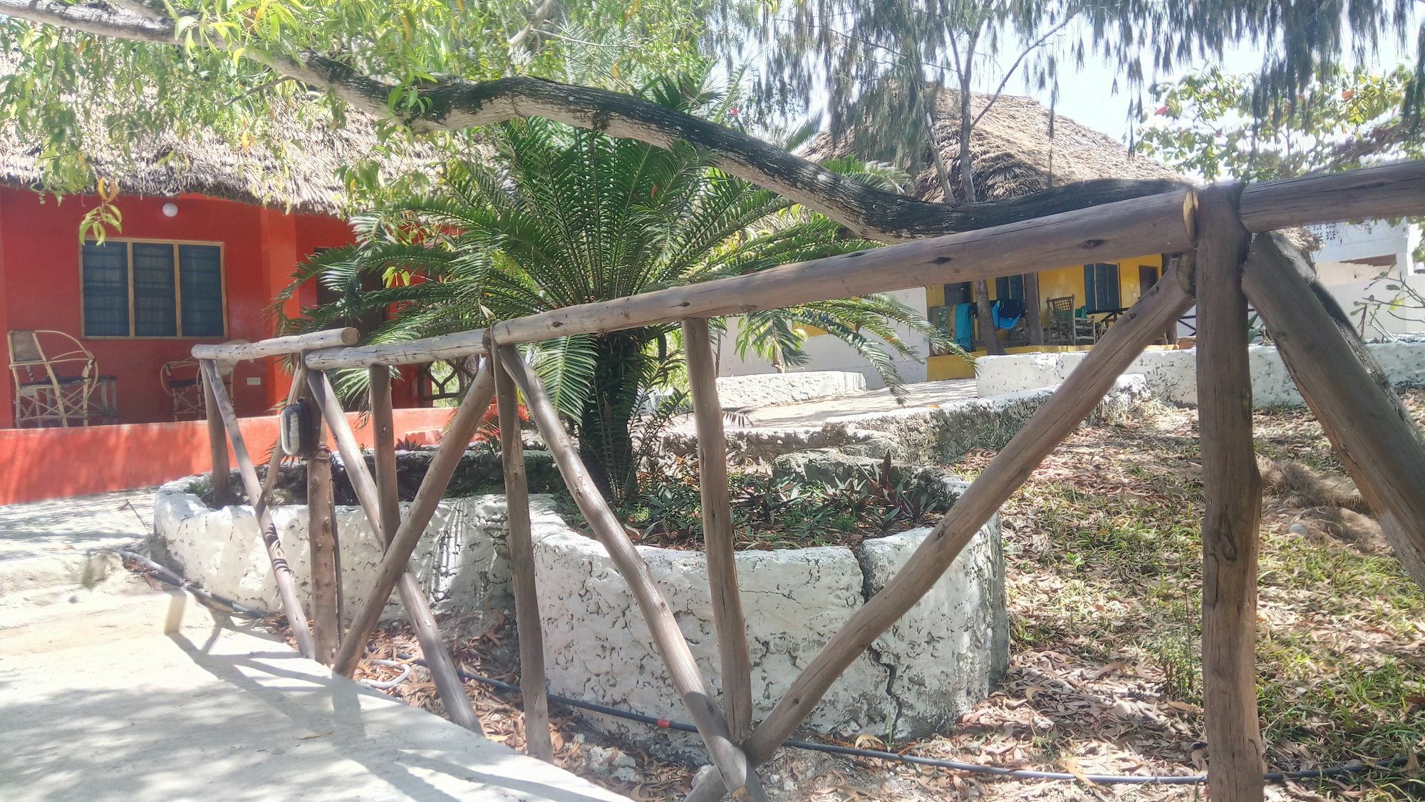 Twisted Palms & Restaurant Hotel 2*