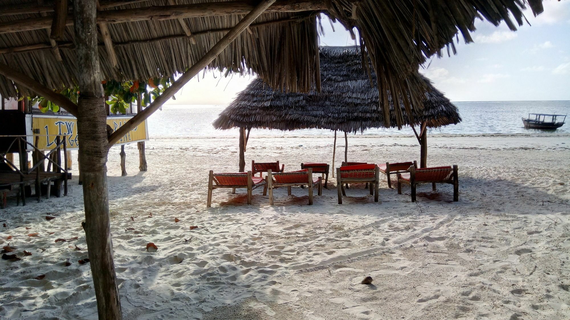 Twisted Palms & Restaurant 2*