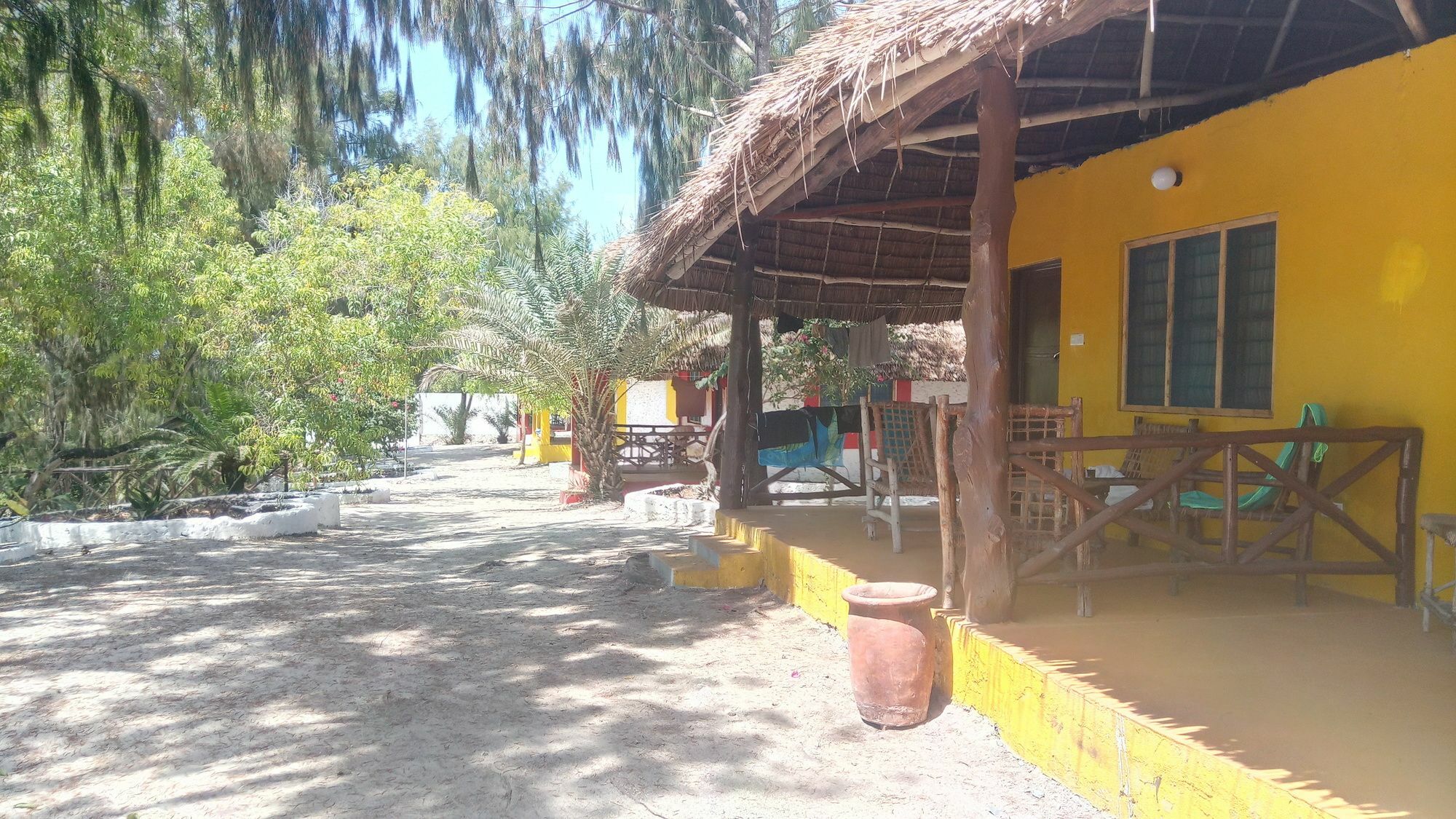 Twisted Palms & Restaurant Hotel 2*