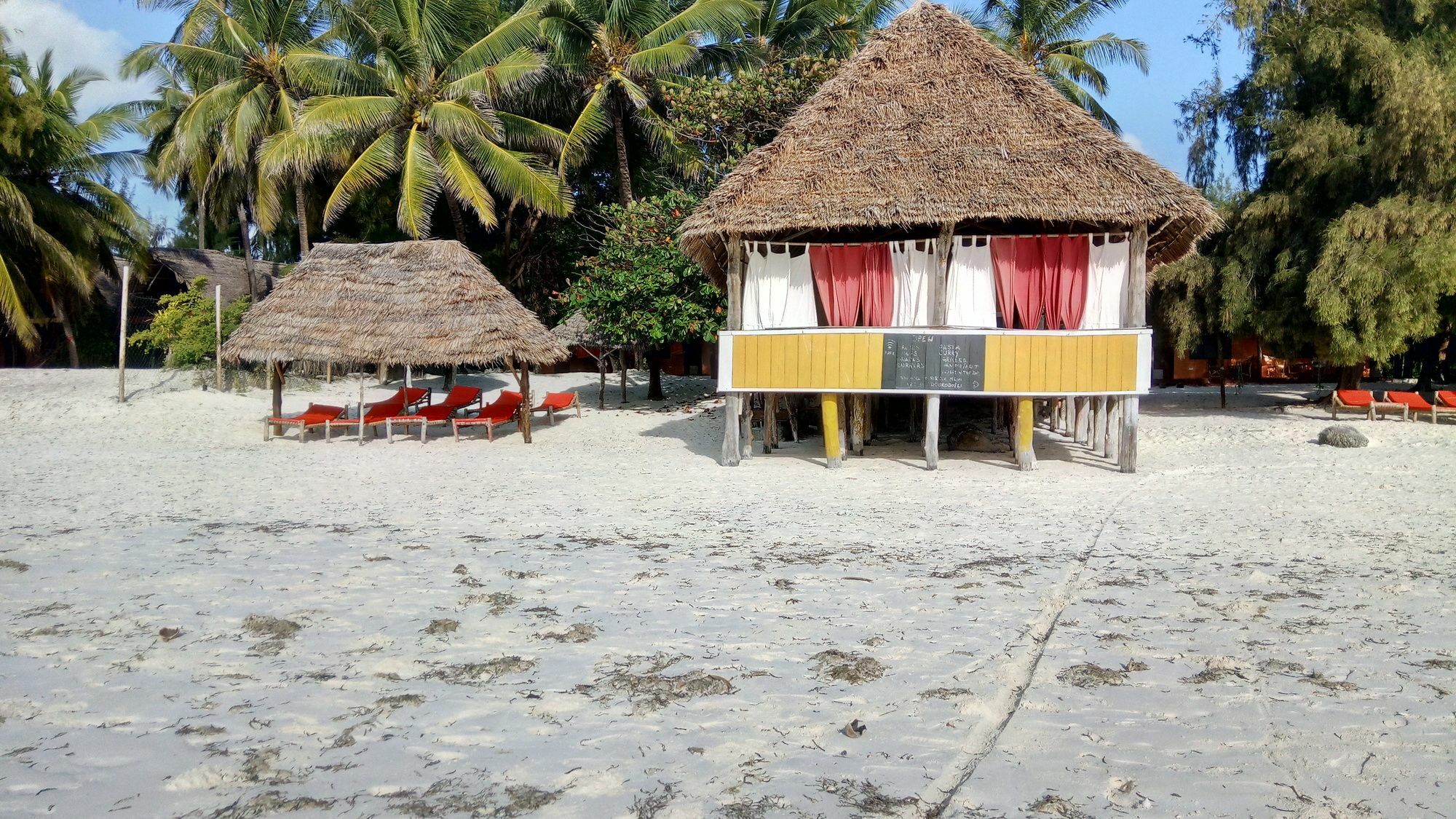 Hotel Twisted Palms & Restaurant Bwejuu
